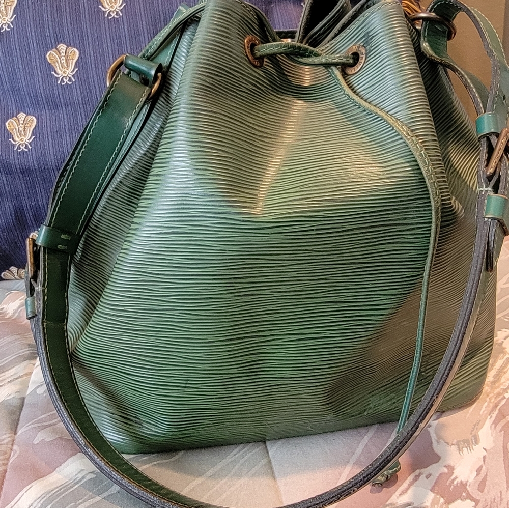Louis Vuitton Epi Leather Green Noe Shoulder Handbag PM/PETITE